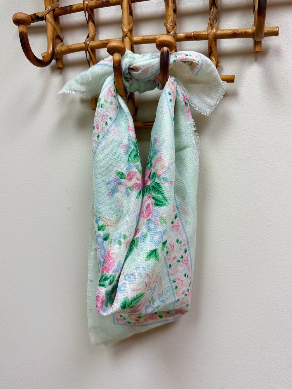 60s-70s Vintage 🌸 Challis x Berkshire Made in Japan Acrylic Floral Scarf